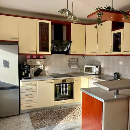 Nikolina Apartment *