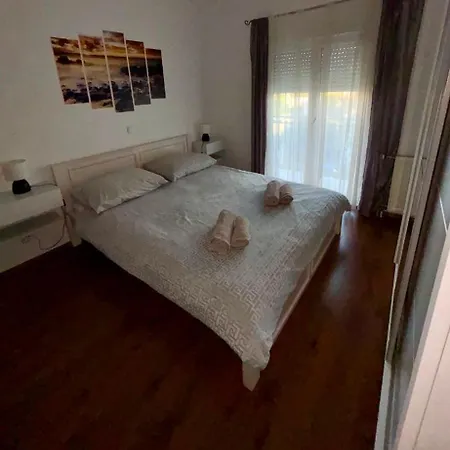 Nikolina Apartment
