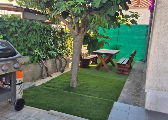 Nikolina Apartamento *